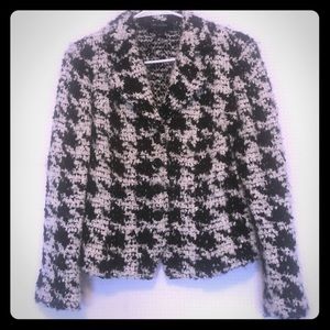 ST JOHN Boucle Blazer. Size 6.